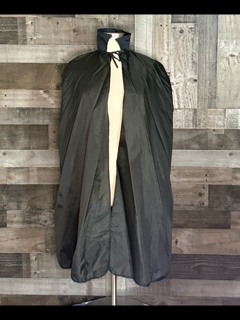 Black vampire cape adult OS creepy horror Halloween costume trick or treat